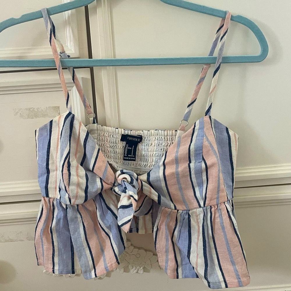 Perfect summer shirt with adjustable tie